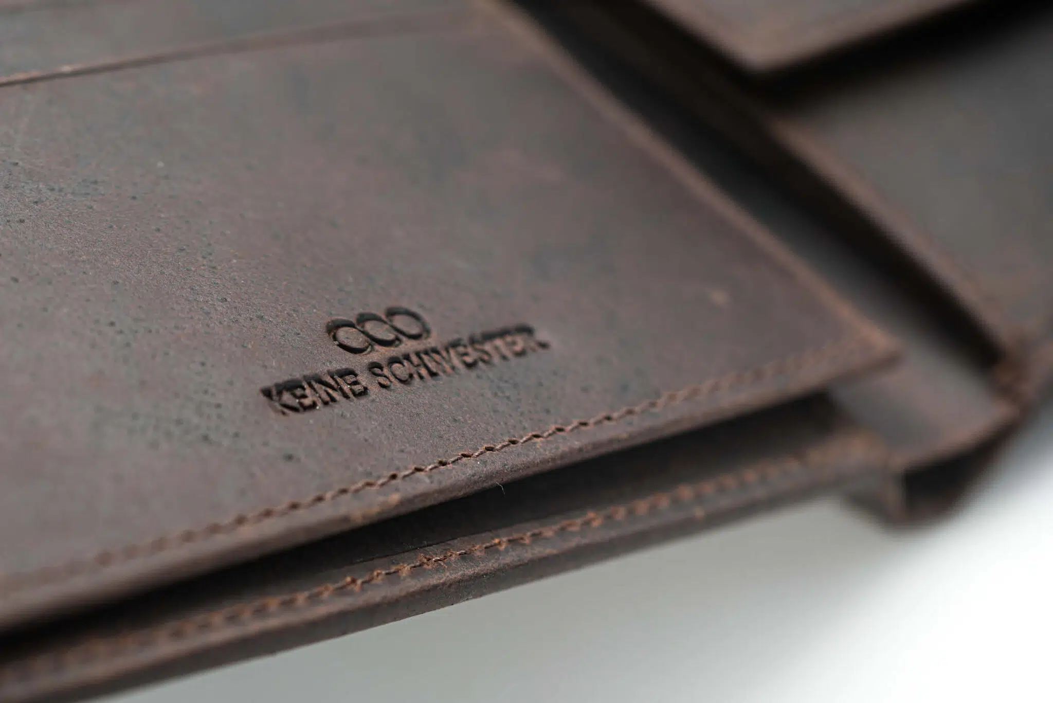 keineschwester-taschen-tragbar-leder-KNUT_braun_gewachst_geoelt_C