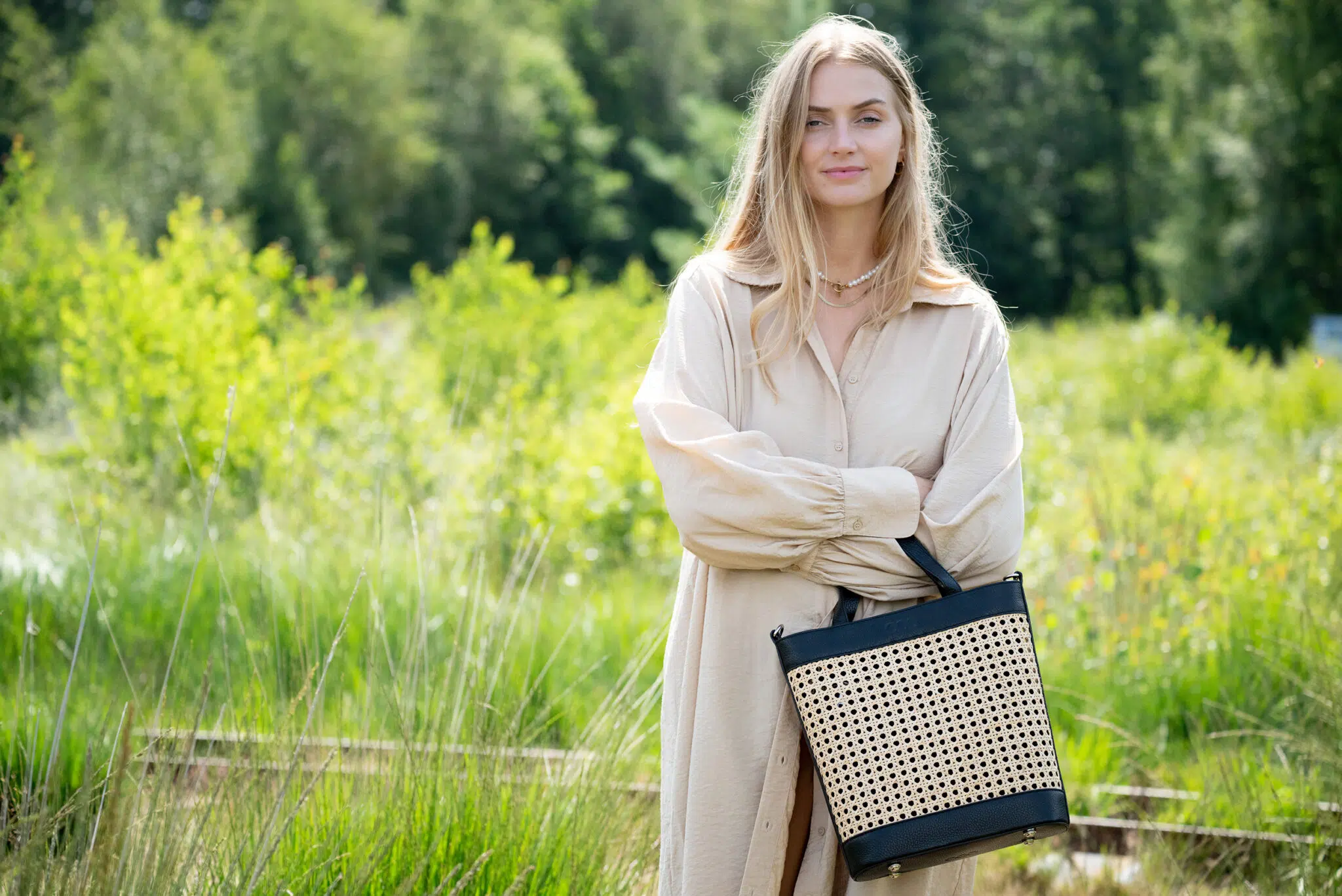 CLEO-Tragebild-schwarz-silber