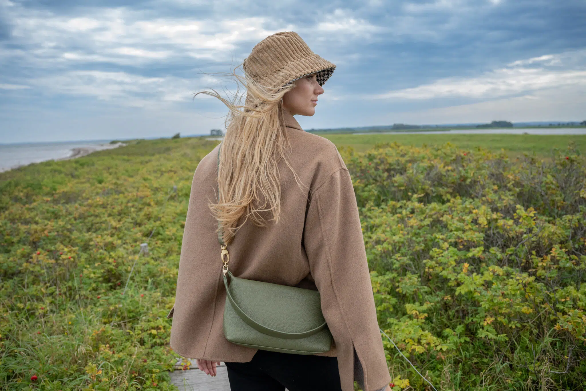 IDA-Tragebild-oliv-gold