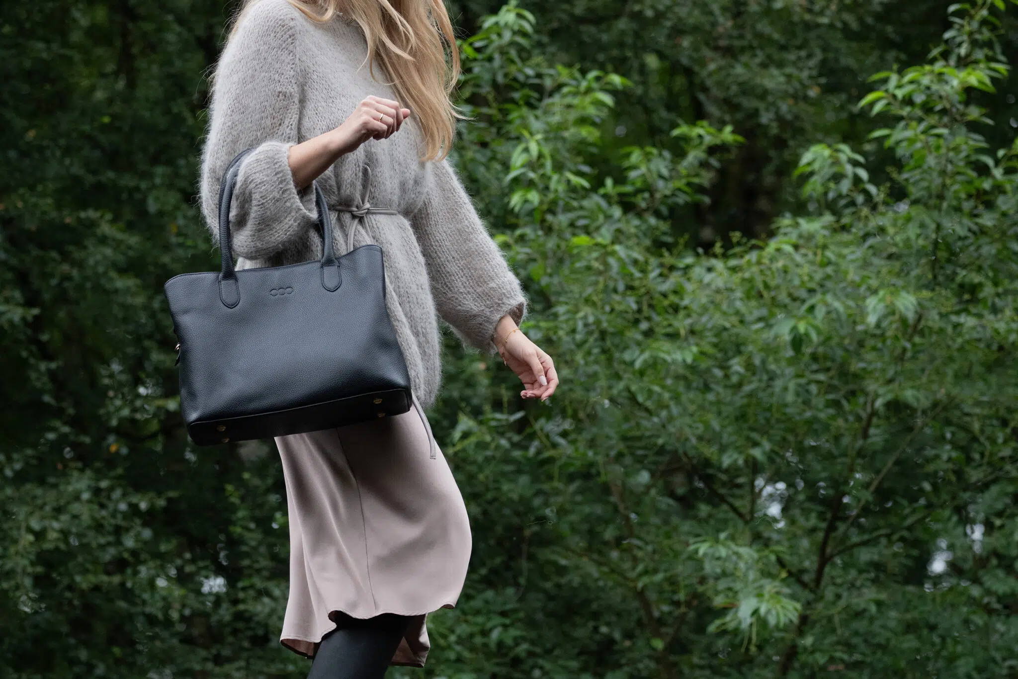 MAXI-SONTJE-Tragebild-schwarz-silber