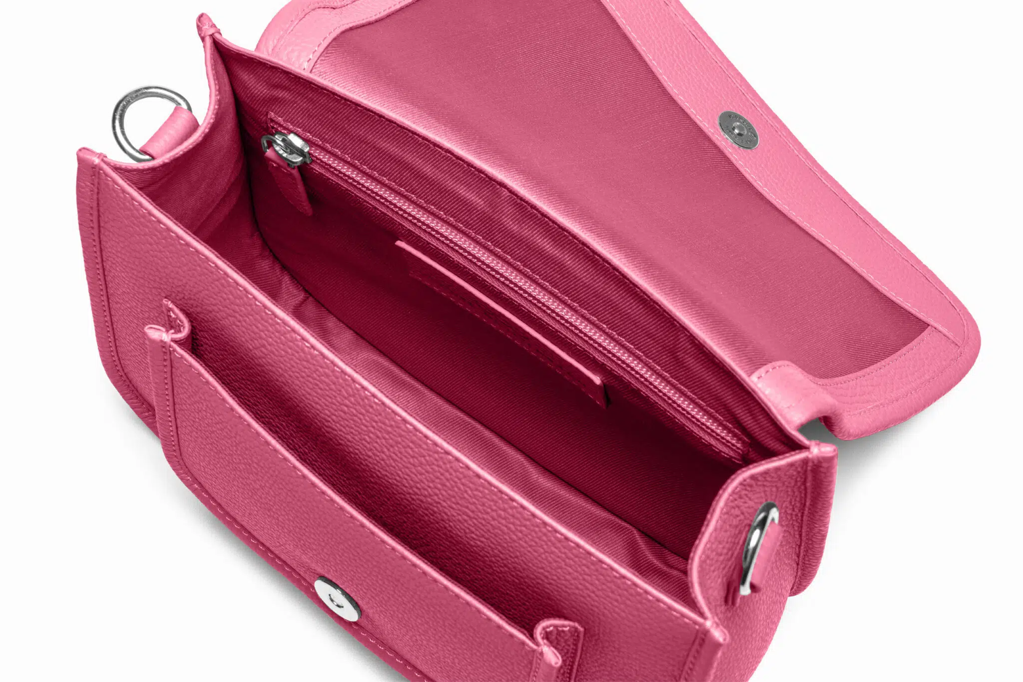 Ella aus genarbtem Leder in Pink mit silbernen Metallapplikationen, offen, leer, von oben in die Tasche fotografiert Ella aus genarbtem Leder in Pink mit silbernen Metallapplikationen, offen, leer, von oben in die Tasche fotografiert