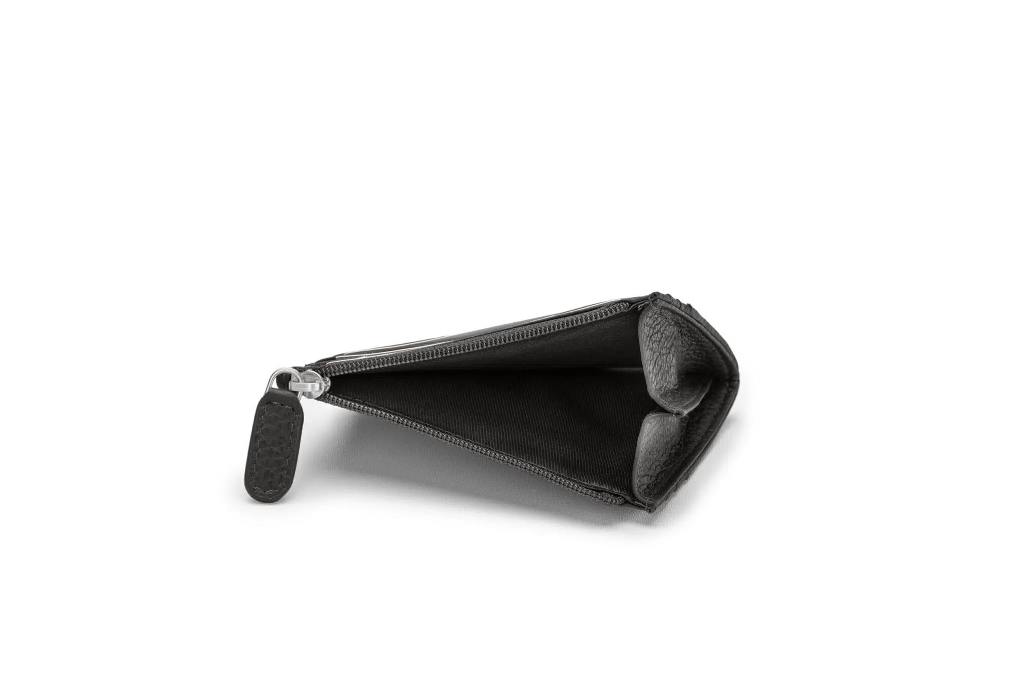 KEINESCHWESTER-KARTENBOERSE-SLIM-schwarz-genarbt-silber_G