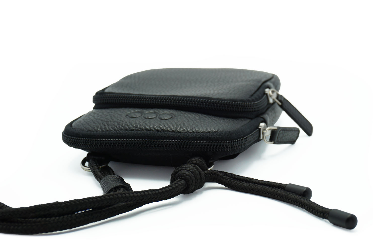 Torge schwarz liegend Umhängetasche Torge in der Farbe schwarz liegend geschlossen