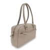 Gitta aus genarbtem Leder in Taupe mit goldenen Metallapplikationen, diagonal fotografiert Gitta aus genarbtem Leder in Taupe mit goldenen Metallapplikationen, diagonal fotografiert