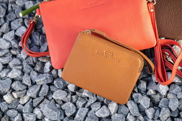 FENJA freut sich riesig über ihre neuen Schwestern! Ihr nicht auch? 🥹🧡🥰

#taschenliebe #keineschwester #InstaStyle #Baglovers #Accessoryoftheday #HandbagGoals #HighEndBags #instabag #frühling #springvibes